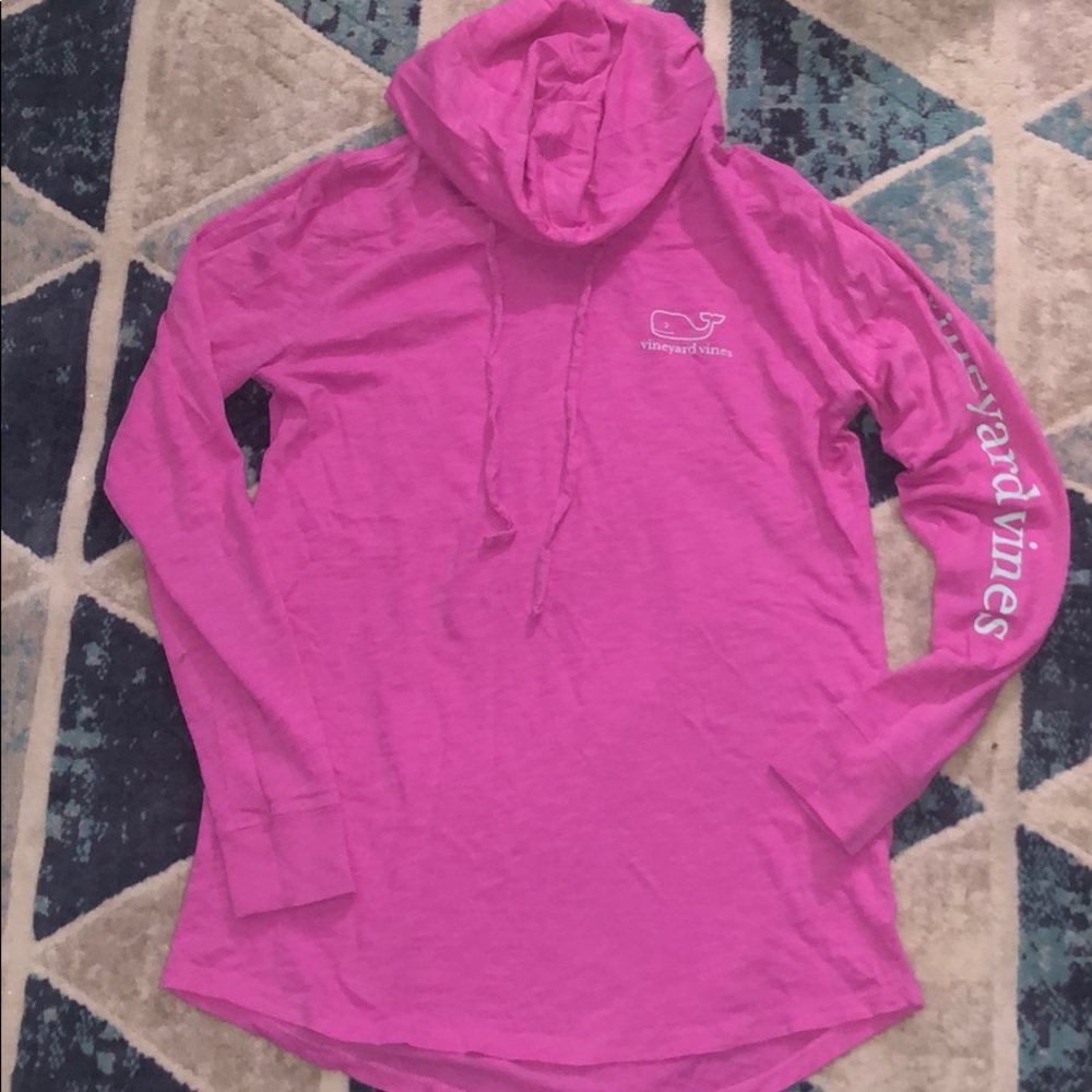 Pink women’s vineyard vines pullover!